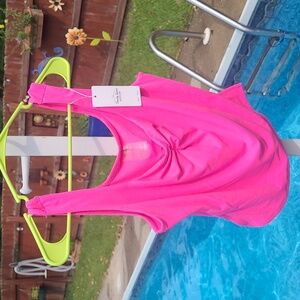 New with tags! Trendy Queen Womens Large hot pink stretchy Crop Tank top